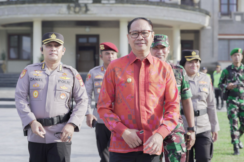 Hadiri Apel Pergeseran Pasukan Operasi Mantap Brata Agung 2023-2024